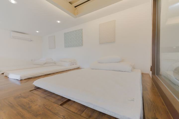 Room 10 of 43