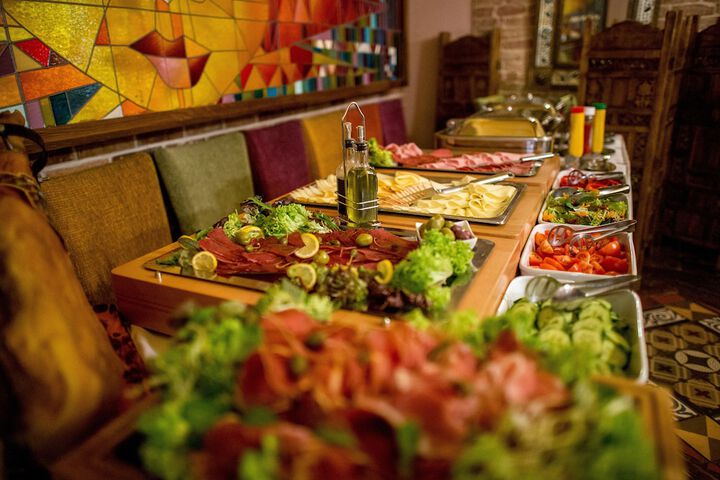 Dining 60 of 70
