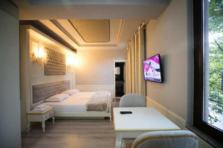 Room 11 of 24