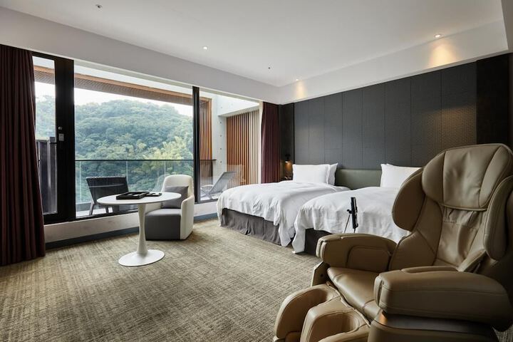 Room 10 of 50