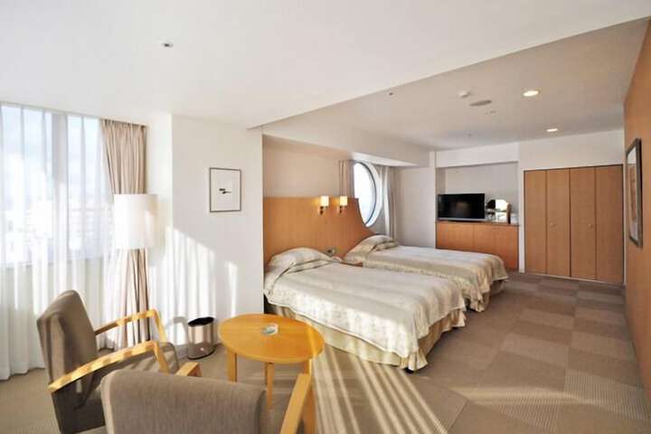 Room 10 of 32