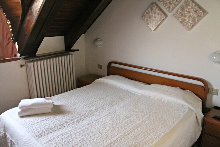 Room 13 of 42