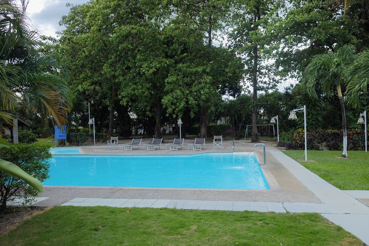 Pool 21 of 38