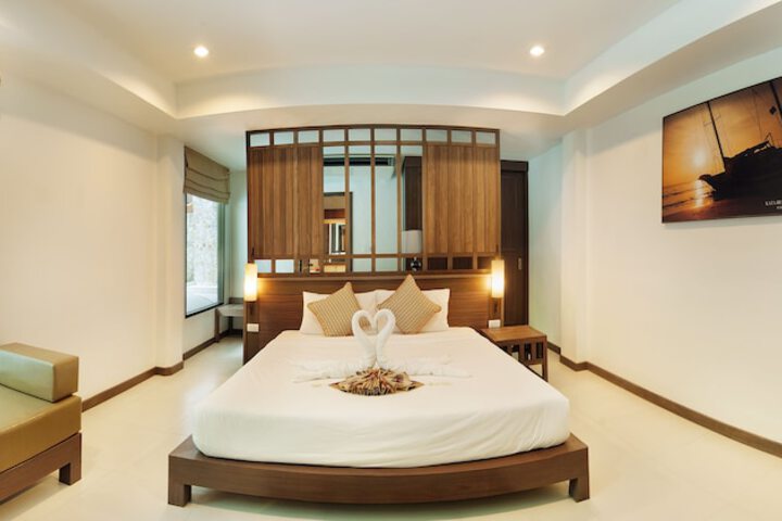 Room 4 of 82