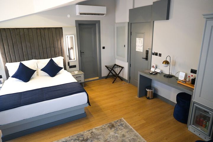 Room 11 of 25