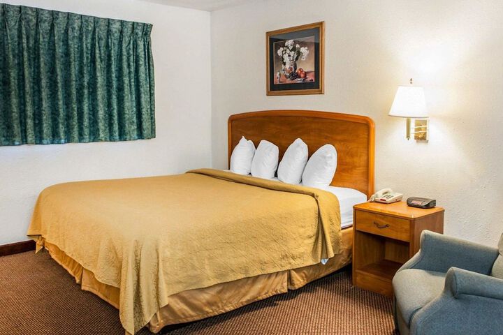 1 King Bed (7 of 13)
