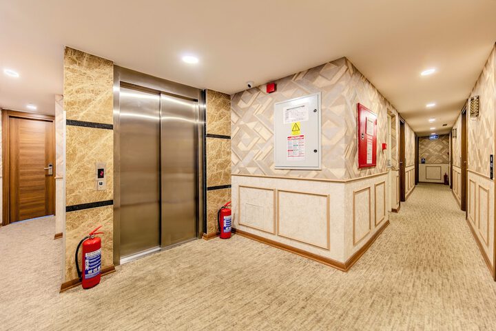 Ballroom/Hall 111 of 113