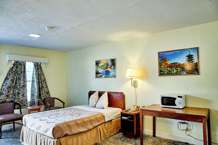 Room 9 of 23