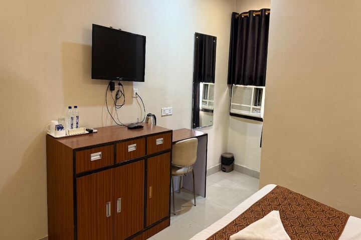 Room 13 of 32