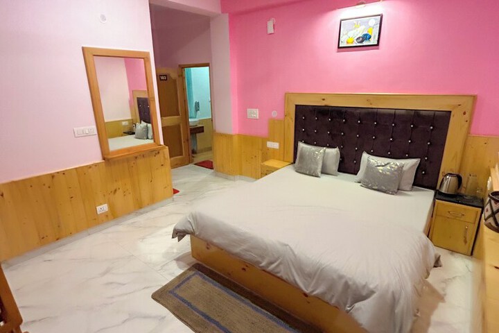 Room 17 of 27