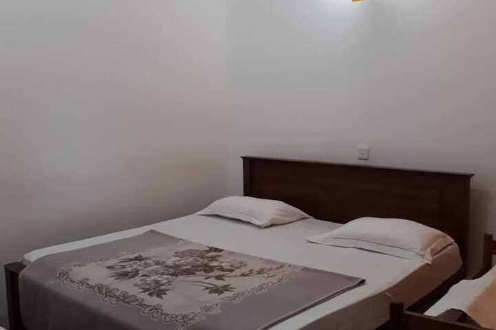 Room 4 of 12