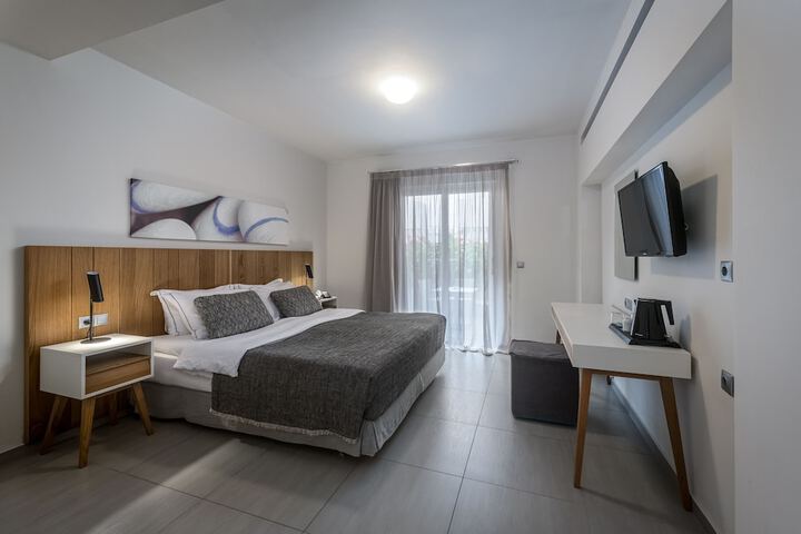 Room 14 of 48