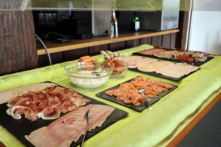 Breakfast/Coffee Service 112 of 121