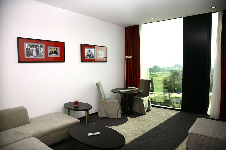 Room 9 of 53