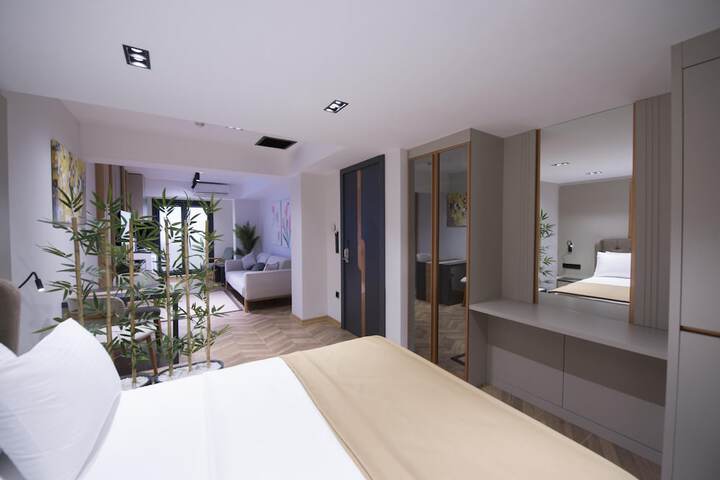 Room 11 of 25