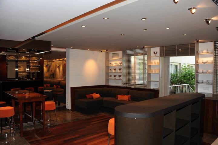Lounge 97 of 105