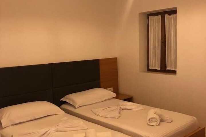 Room 16 of 30