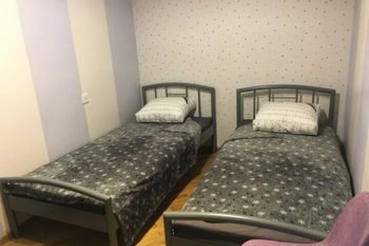 Room 4 of 9