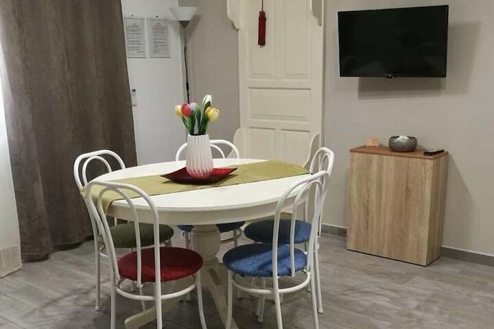 Room 33 of 104