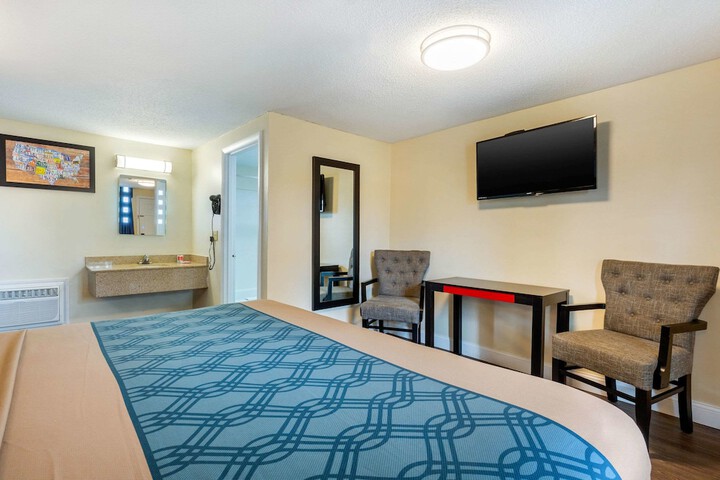 1 King Bed (7 of 7)