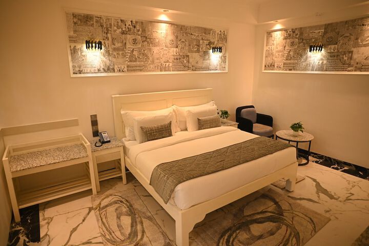 Room 10 of 37