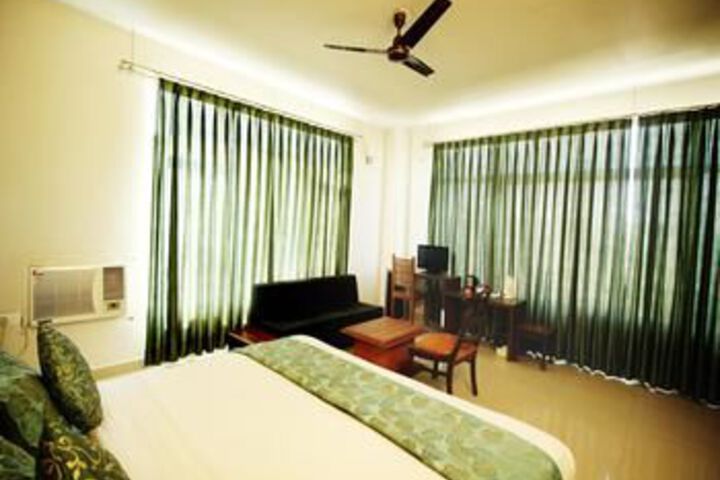 Room 12 of 26