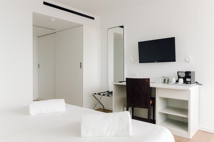 Room 9 of 30