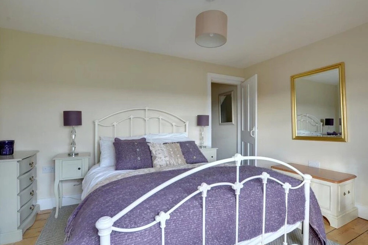 Gorgeous Holiday Home Overlooking the Spacious County of Weald of Kent