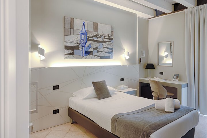 Room 48 of 122