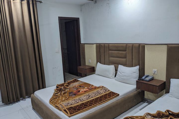 Room 8 of 10