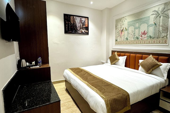Room 14 of 25
