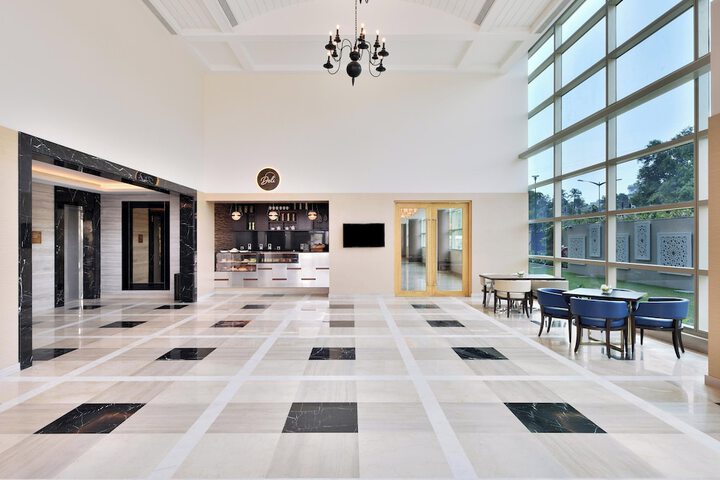 Entrance & Lobby