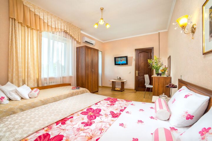 Room 5 of 16