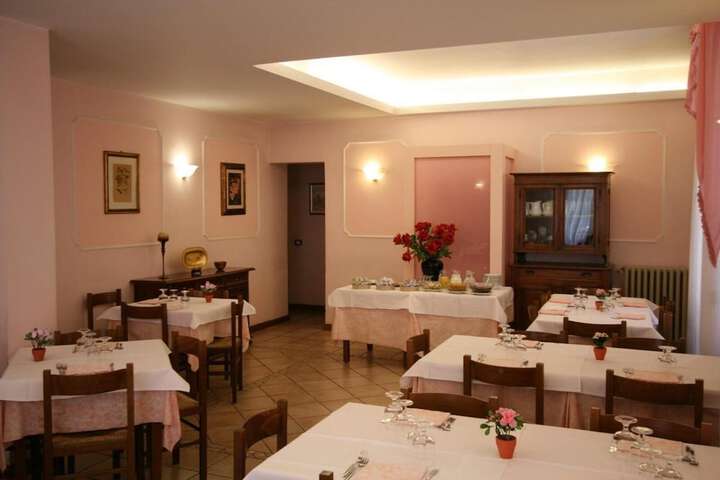 Dining 34 of 43