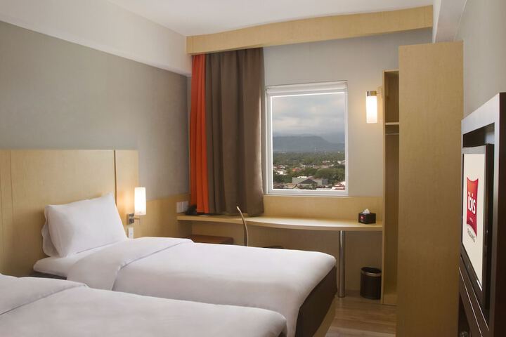 Room 26 of 43