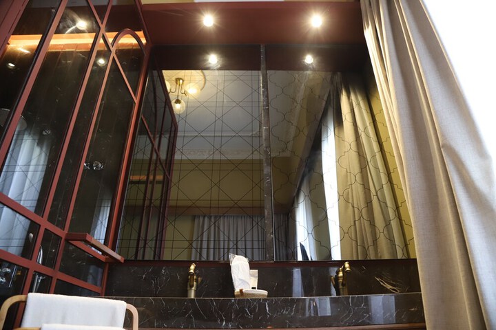 Room 49 of 77