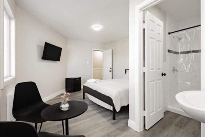 Room 9 of 18