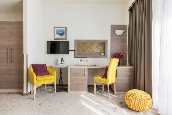Room 12 of 82