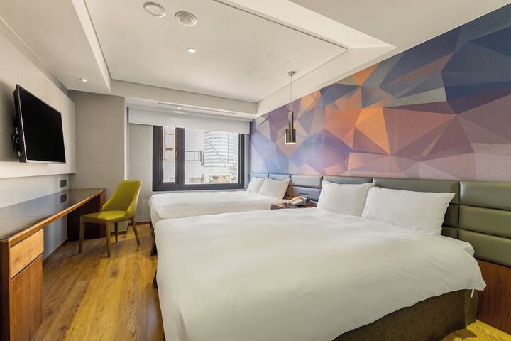 Room 48 of 103