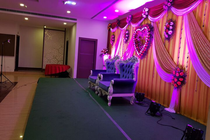 Ballroom/Hall 8 of 26