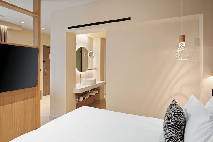 Room 25 of 154
