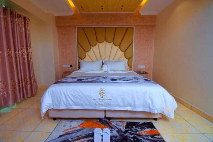 Room 11 of 28