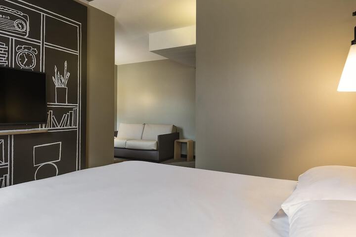 Room 13 of 53