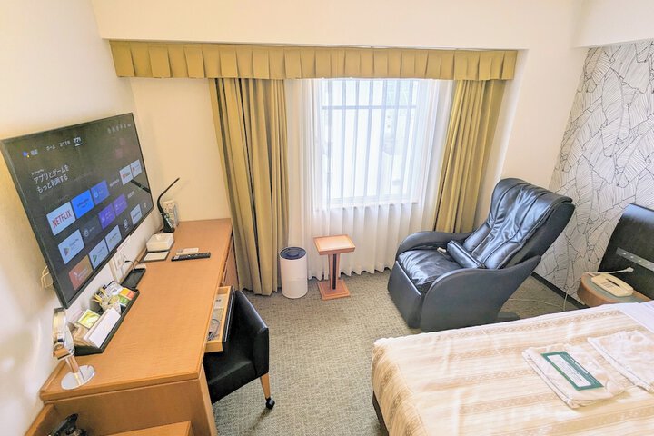 Room 37 of 102