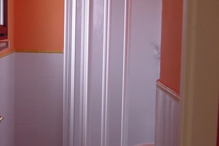 Room 12 of 27