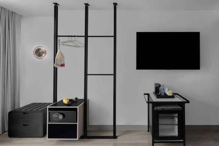 Room 5 of 30