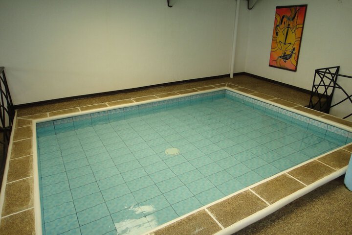 Pools & Facilities
