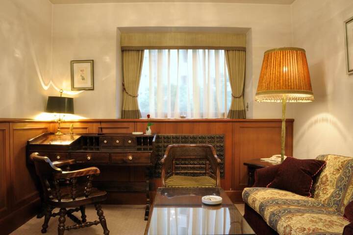 Room 17 of 40