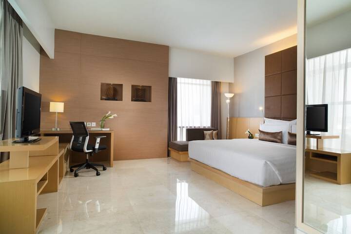Room 10 of 32