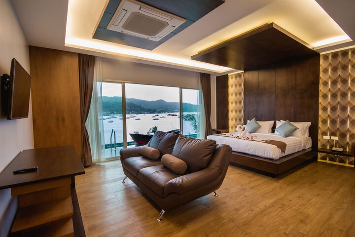Room 9 of 120